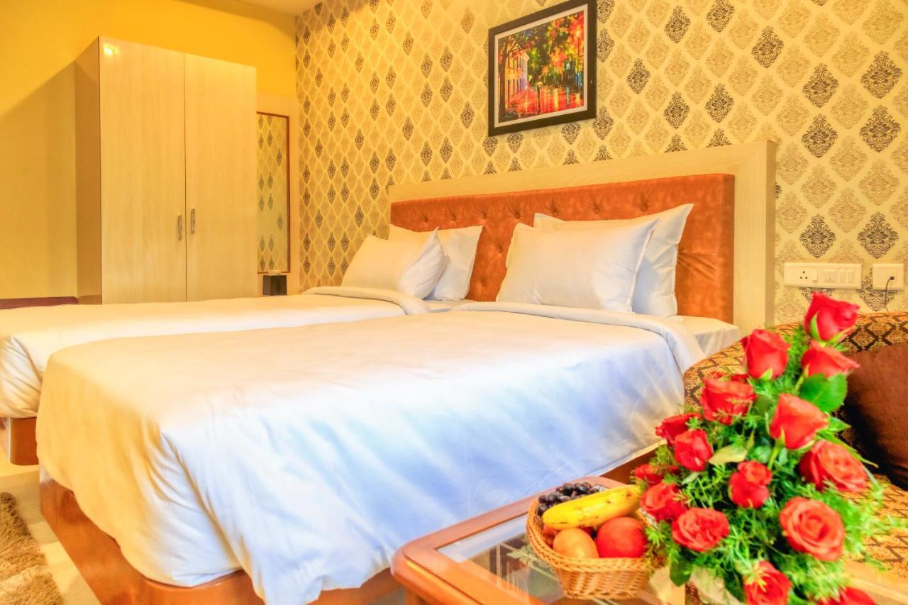 Hotel Royal Grande Веллуру Экстерьер фото