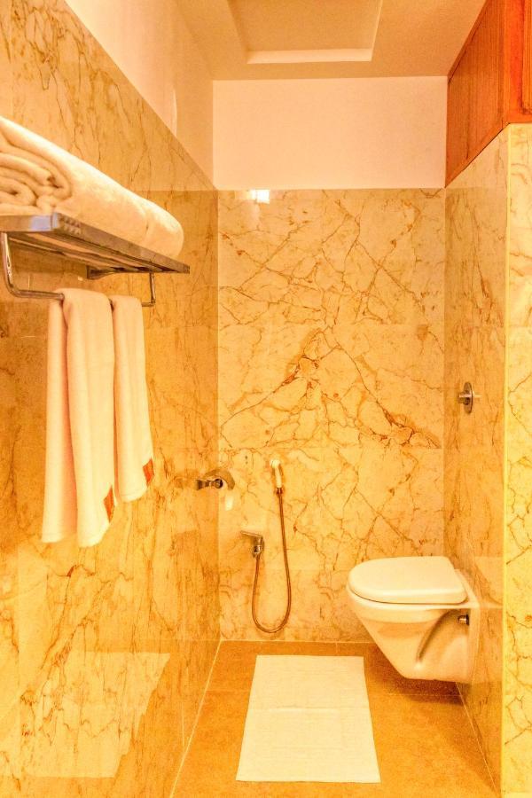 Hotel Royal Grande Веллуру Экстерьер фото