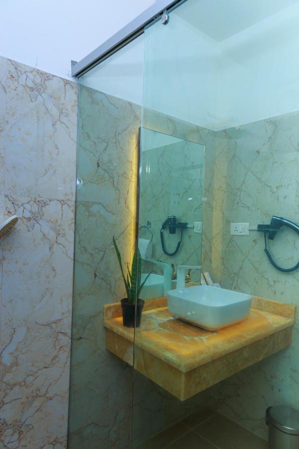 Hotel Royal Grande Веллуру Экстерьер фото