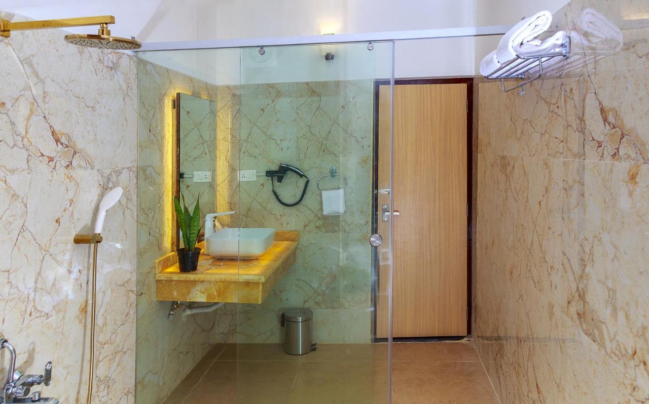 Hotel Royal Grande Веллуру Экстерьер фото